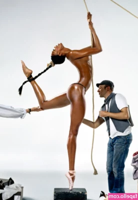 Naomi Campbell [ naomi-campbell ] - Detroit was SOOOO LITTTTTYYYY footage coming soon