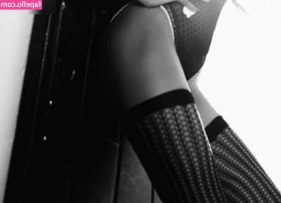Naomi Campbell - A few photos from this morning  I m going through a little bit of a