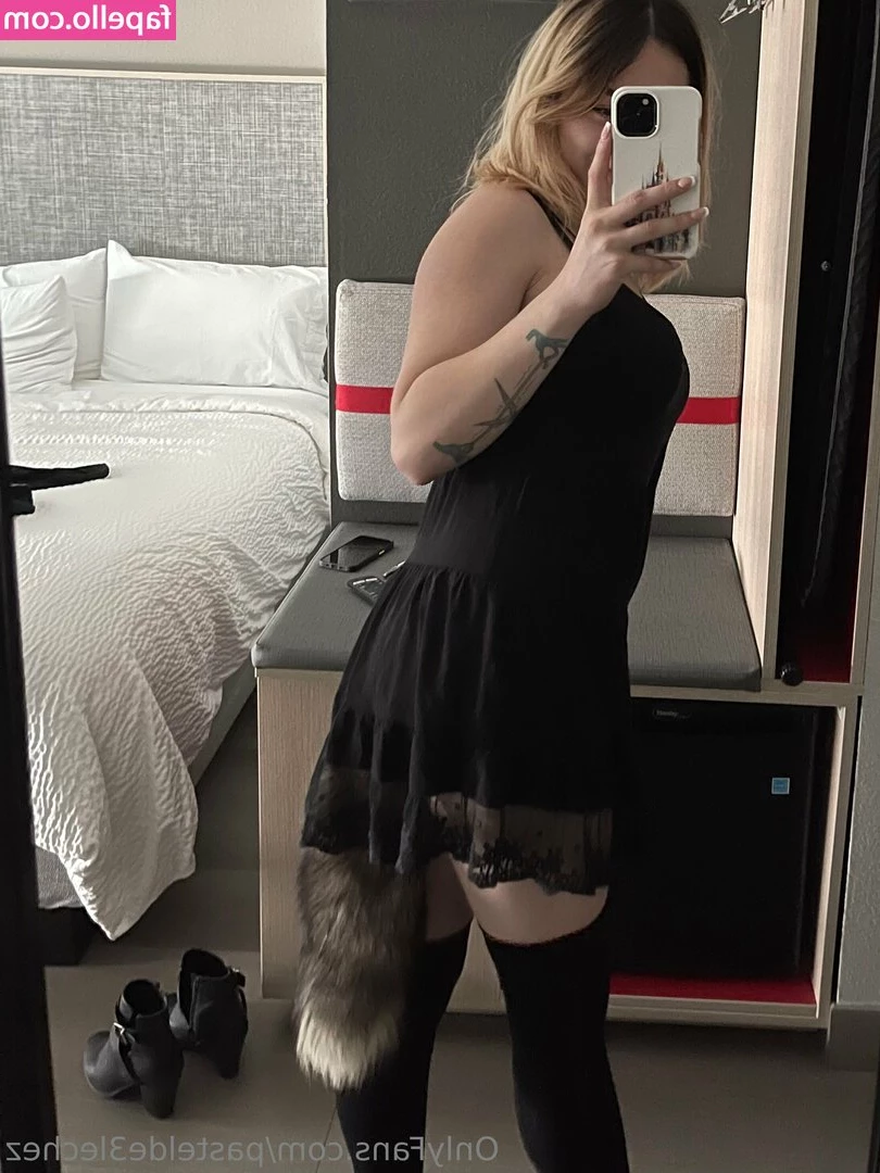 pastelde3lechez - I might be meeting up with a MILF during one of my upcoming business