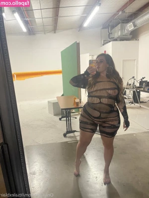 itsalexblair - Wanna see me twerk in this purple dress  I ve got a short vid just