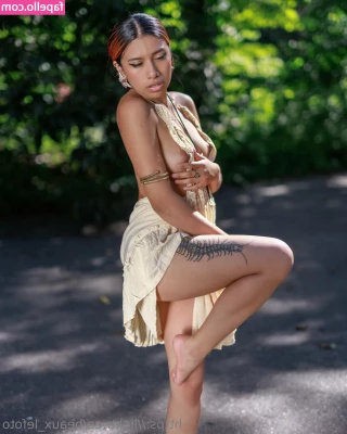 beaux_lefoto [ beaux-lefoto ] - Butt jiggles to make your Monday morning brighter