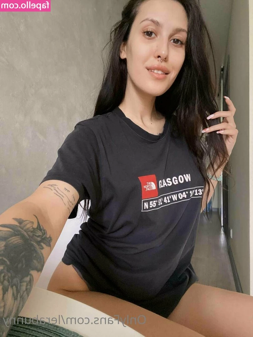 lera_jean [ lera-jean ] - Cock sucking lips🖤