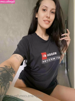 lera_jean [ lera-jean ] - Cock sucking lips🖤