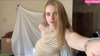 the_ilybabe [ the-ilybabe ] - How hot!! 🥵🥵🫠 Is it the sun or is it just me? hm?