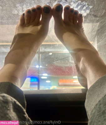 tiktoktoes - これらの写真を他のサイトに投稿