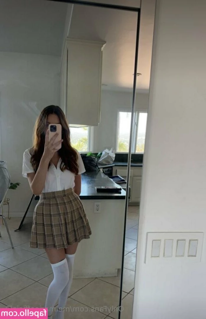 melmarieofficial2 - Te gustaría que te agarrara así y te la metiera delicioso