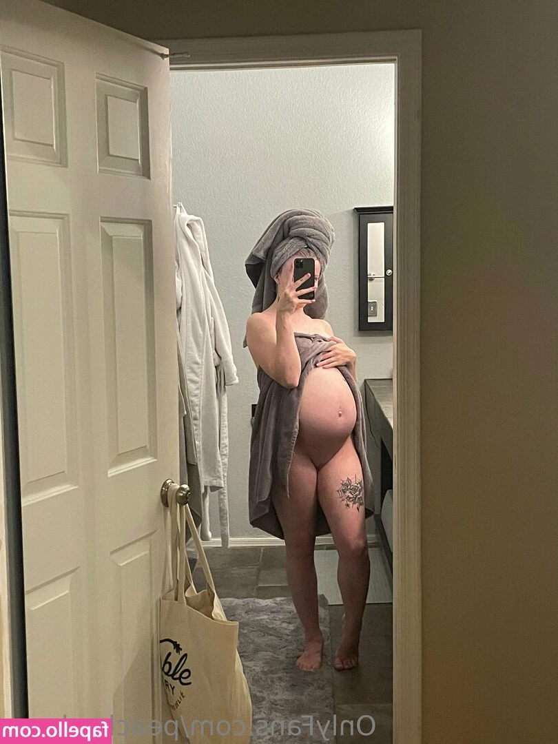 PeachyShea - Touching myself to the thought of you