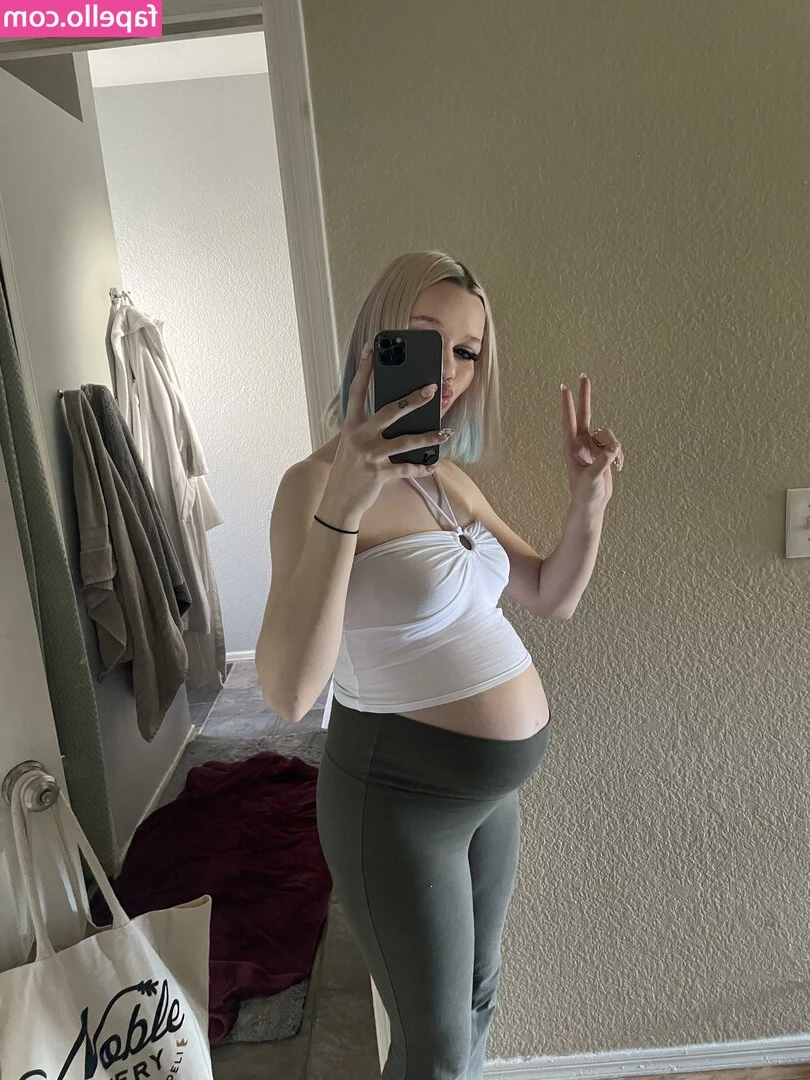PeachyShea - So good to have my shoes off after wearing them all day