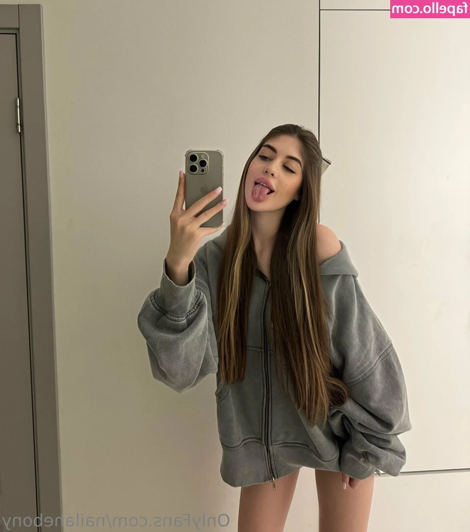 nailahebony - good morning loves check your private messages new long videos