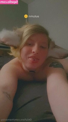 mamavixy - Booty massage while binging your fav anime
