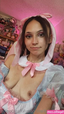 Krissi Pookie [ krissi-pookie ] - Hey foot fans   welcome to my page  Pure Feet xoxo