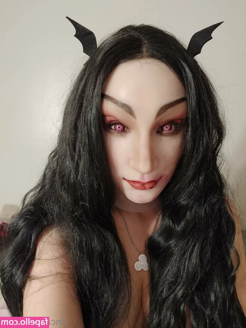 uncannycandy - Someone come play with my big titties