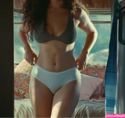 Maeta - It’s such a beautiful day! I have some nice treats for you! Jump in