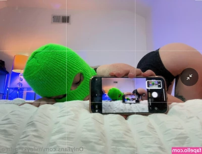 mileyking-free - HOT GIRL  iisabella_love      This innocent cutie  iisabella_love