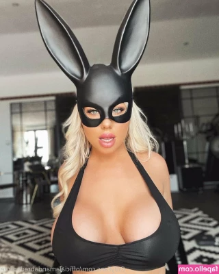 officialamandabredenfree - im in ur dreams, what we doing xoxo