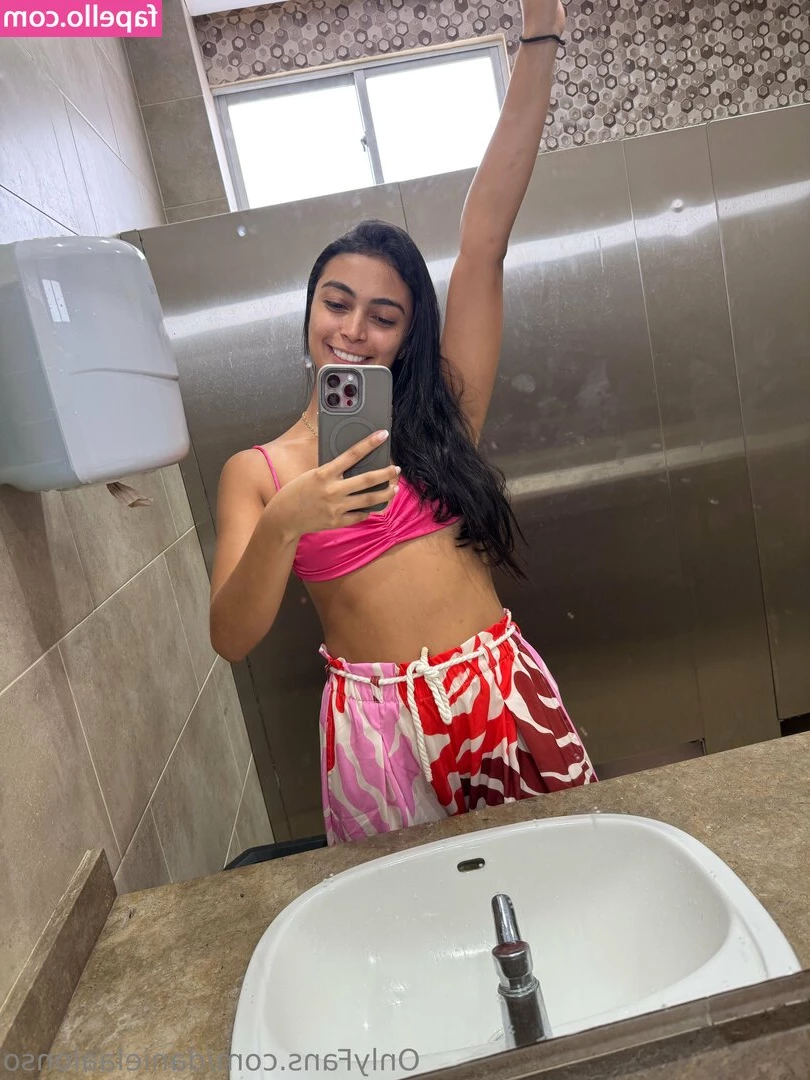 danielaalonso [ danielaalonso-3 ] - mirror pics like these 🤤🤤😳🙈