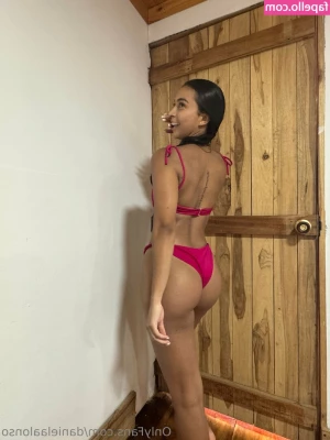 danielaalonso [ danielaalonso-3 ] - It s been a long day help me outta these