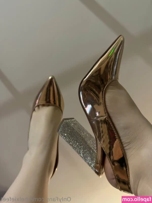 chelxiefeet - Just to see how my hole beats while I see my big load when I cum gets