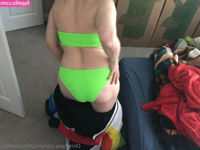 mummawinter - So who wants to help me stretch out, my butt needs a bit of work