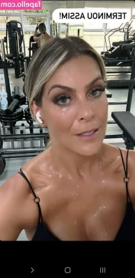 Renata Fan [ renata-fan ] - Je veux sentir chaque centimètre de ta bite