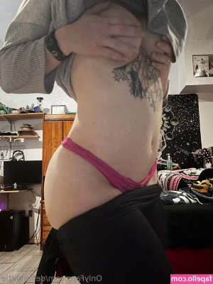 defiantlittle - Sometimes I like to masturbate, while Chris is setting up the cameras