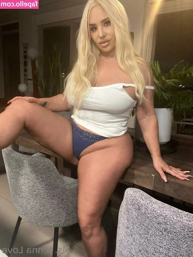 jennalovexxx - Too cold to be nude but I don’t give up