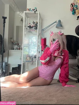 jellofangs - Would you be interested in some ass for lunch?