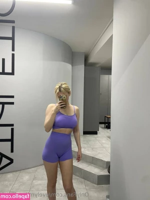 ovelymila_official [ ovelymila-official ] - Practicando a ver si la lencería aguanta todas las poses que haré a