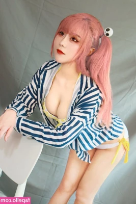 Uying - The sun kisses my skin and the beach catches me   Nudist beach  