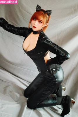 Uying - My fave way to lift a latex dress 😌