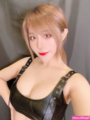 Uying - Sitting on the red