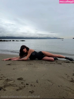 tsemabardotxo - Some black lingerie and smooth music to begin the day. Magic!