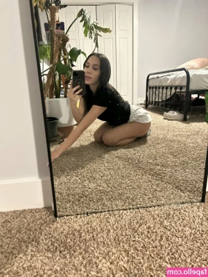 Lily Taylor [ lily-taylor ] - 👀 on me 😌 whoops