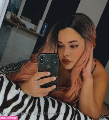 bustyk4ty - Waiting for you in bed, my pussy is very wet now, what do you want us
