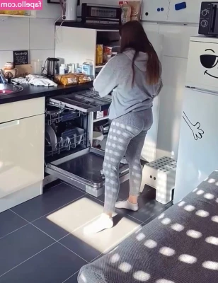 Mondwika - Quieres ver la polla de mi novio