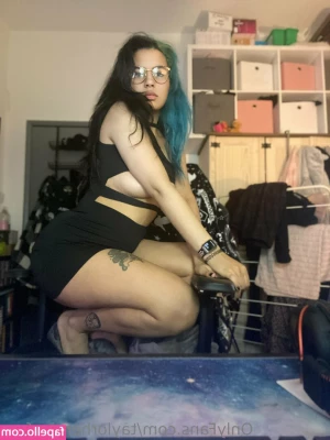 taylorhenriesfree - I am feeling extra naughty!