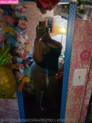 divaliciousdumpling - Petite kitty  kittyslamm wanna make you happy  She will make you