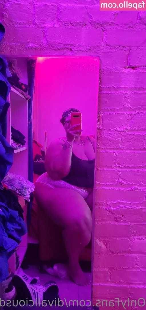divaliciousdumpling - I want to sit on your face and take your breath away