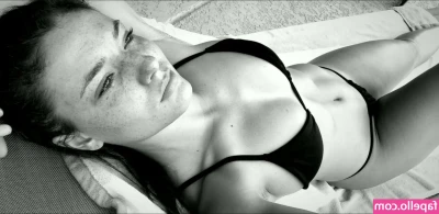 Jade Chynoweth [ jade-chynoweth ] - This fuking outfit is pising me right off......