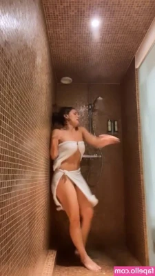 Jade Chynoweth [ jade-chynoweth ] - hope we all have a good Saturday🌞