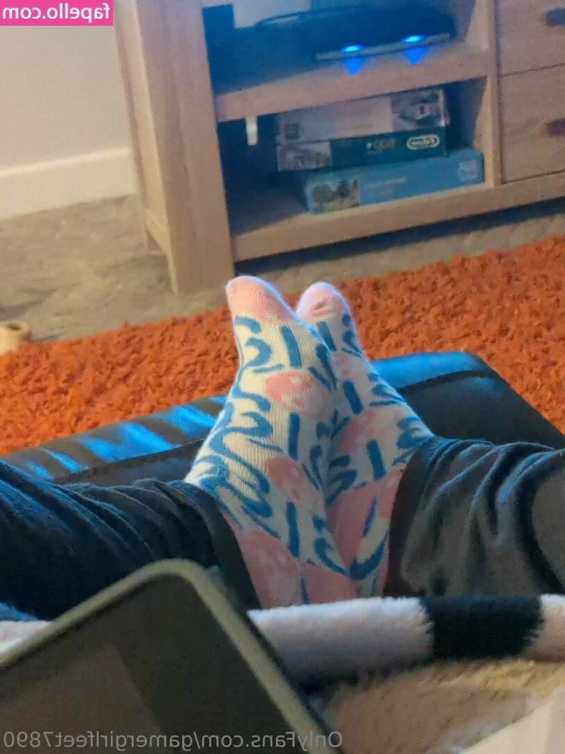 gamergirlfeet7890 - Nyelted volna