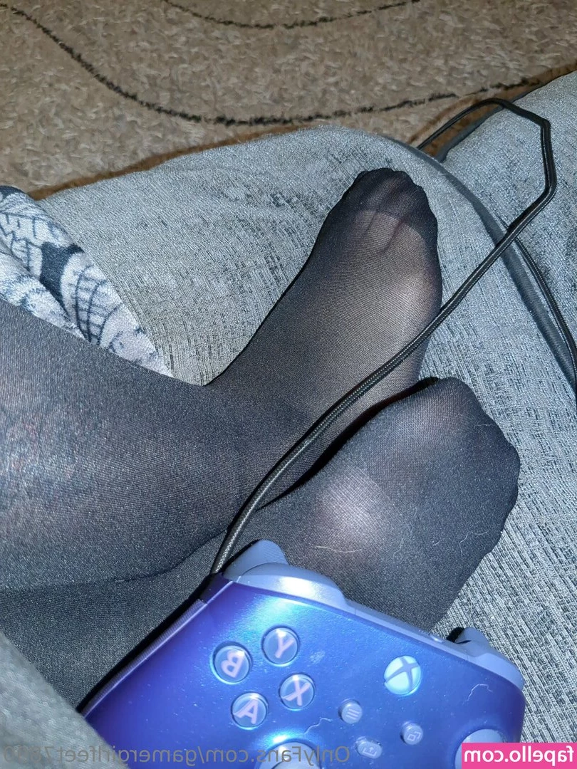 gamergirlfeet7890 - In honor of my birthday month  I am going 𝕃𝕀𝕍𝔼 next week