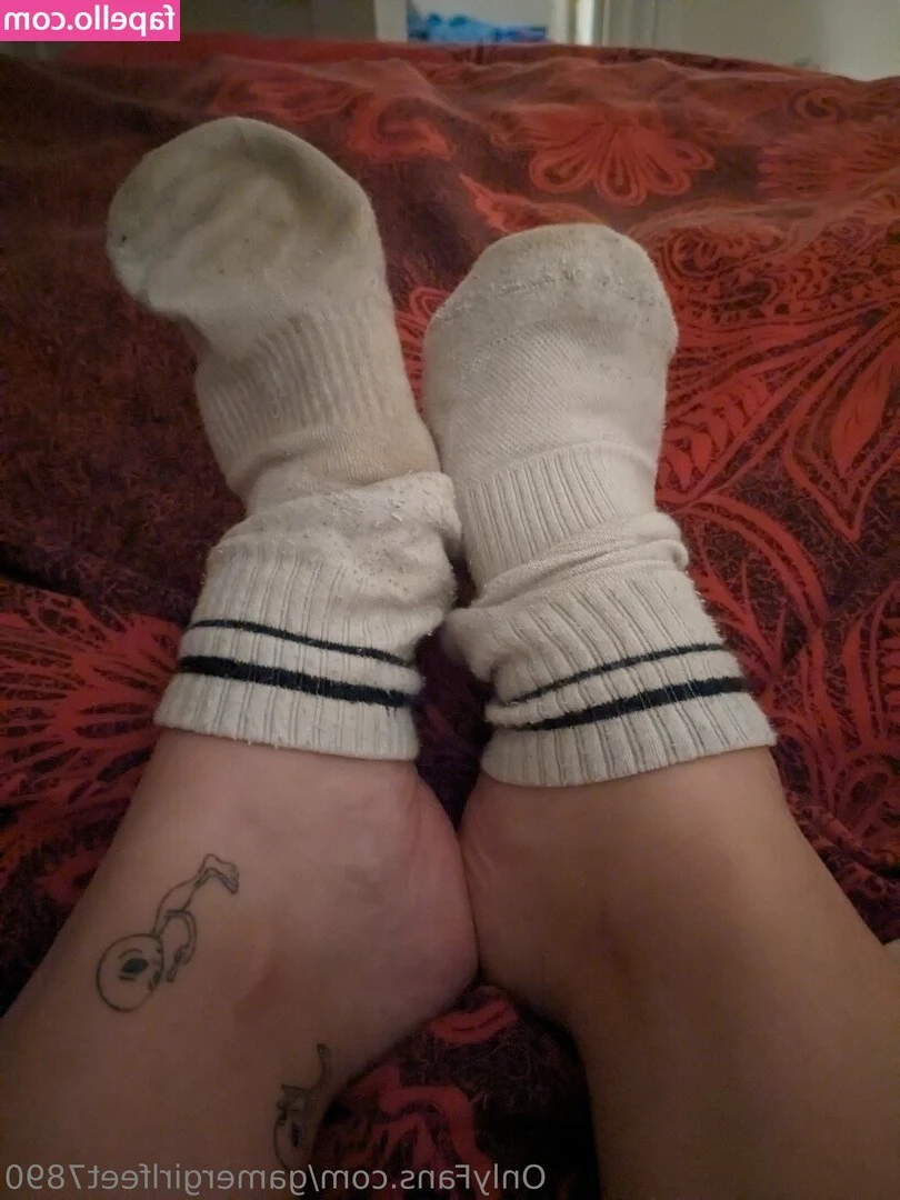 gamergirlfeet7890 - Twink worships Bears big dick and gets just what he s been waiting