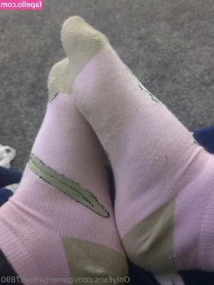 gamergirlfeet7890 - Check your messages❤️ There's something for you😝😳