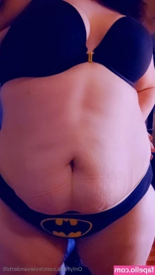 evievanderbilt - Your cock looks lonely without my hands on it👅😈