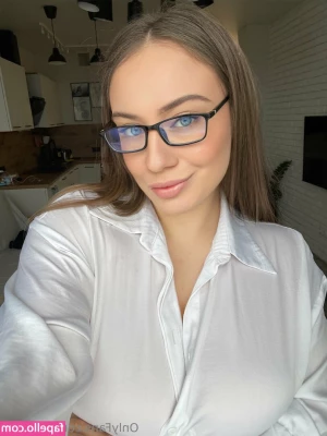tasha.xx [ tasha-xx ] - My stomach is starting to fall on my lap more