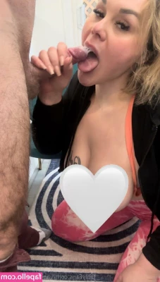 vanessasfreepage - Mornin' babe! Wanna cum on my tits? 💦