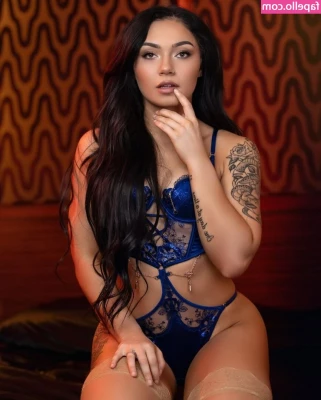 Skye Dolecki [ skye-dolecki ] - Come squeeze them daddy