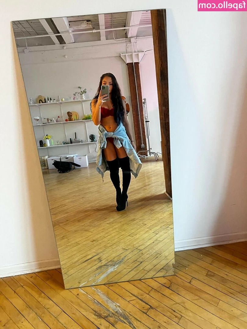 Skye Dolecki [ skye-dolecki ] - Hello  everyone  Had my morning exercises  shower and smoothie so now