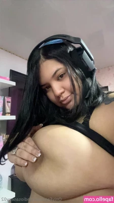 ladiosasexy02 - How's my tan coming along? Or are you just looking at my white bits?
